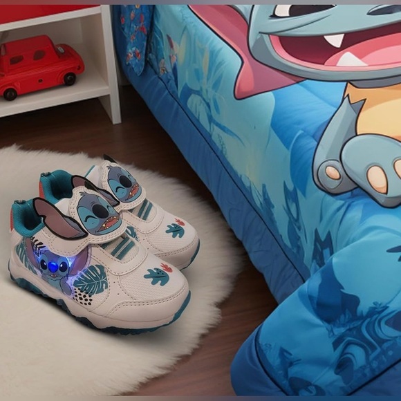 Disney Lilo and Stitch Lighted Athletic Sneaker (Toddler/Little Kid) size 6 - Picture 3 of 11
